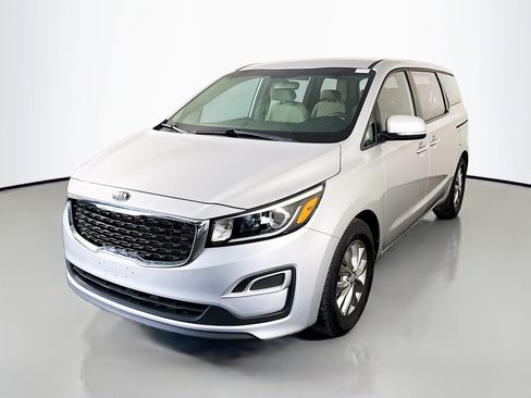 Used 2019 Kia Sedona L FWD image 4