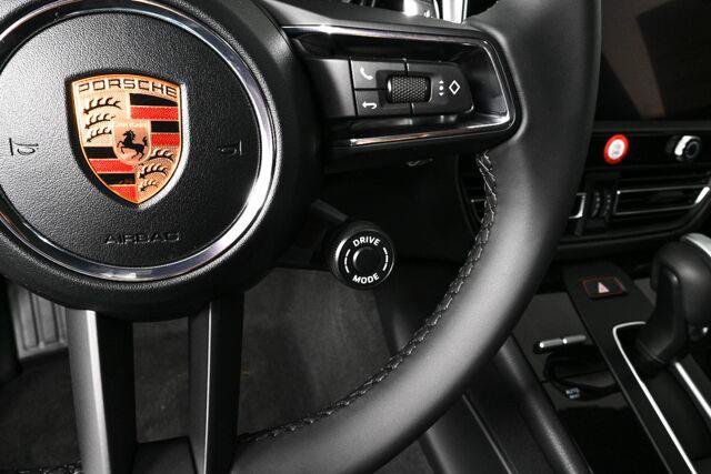 Certified 2026 Porsche Macan AWD/4WD image 11