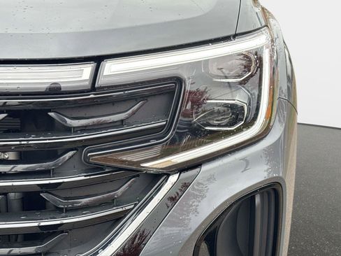 New 2026 Volkswagen Atlas Cross Sport SEL image 10