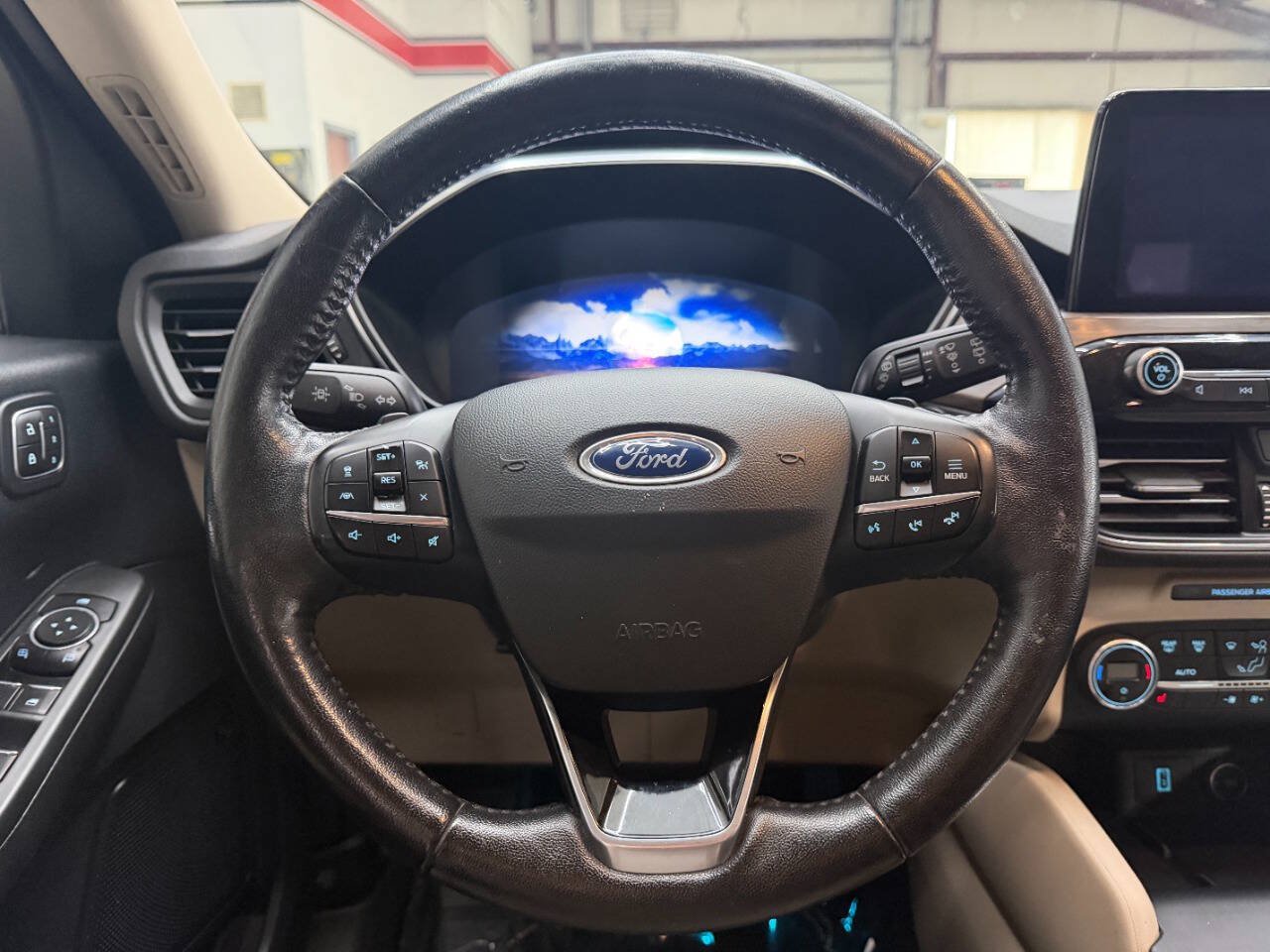 Used 2020 Ford Escape Titanium AWD/4WD image 22