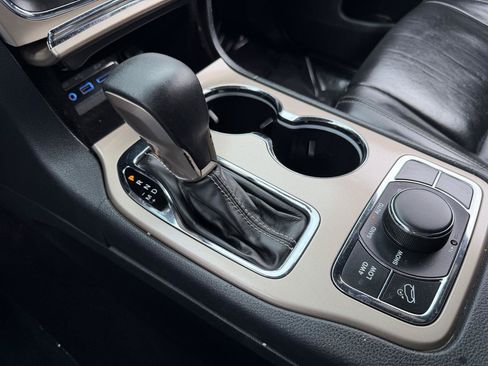 Used 2016 Jeep Grand Cherokee Limited AWD/4WD image 16
