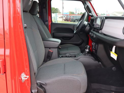 Used 2024 Jeep Wrangler Unlimited AWD/4WD image 12