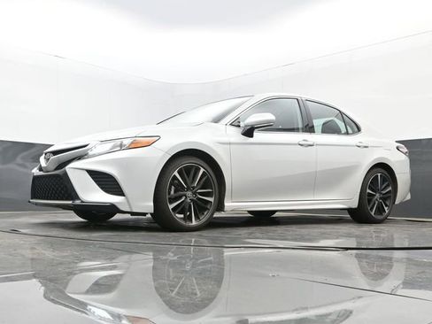 Used 2020 Toyota Camry XSE image 12