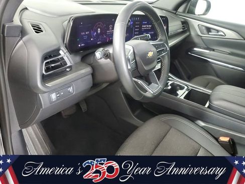 Used 2025 Chevrolet Traverse LT w/ Sun and Wheel Package FWD image 21