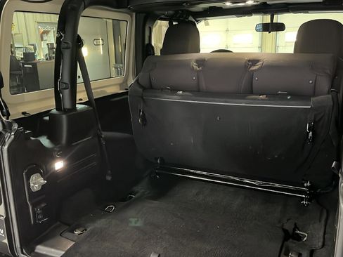 Used 2020 Jeep Wrangler Sport image 11