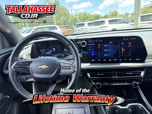 Used 2024 Chevrolet Traverse LT FWD image 36