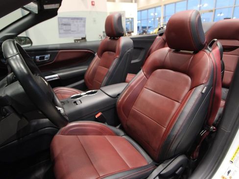 Used 2025 Ford Mustang GT Premium image 4