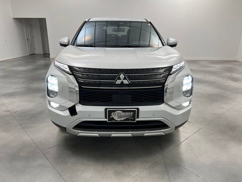 Used 2024 Mitsubishi Outlander SE AWD/4WD image 3