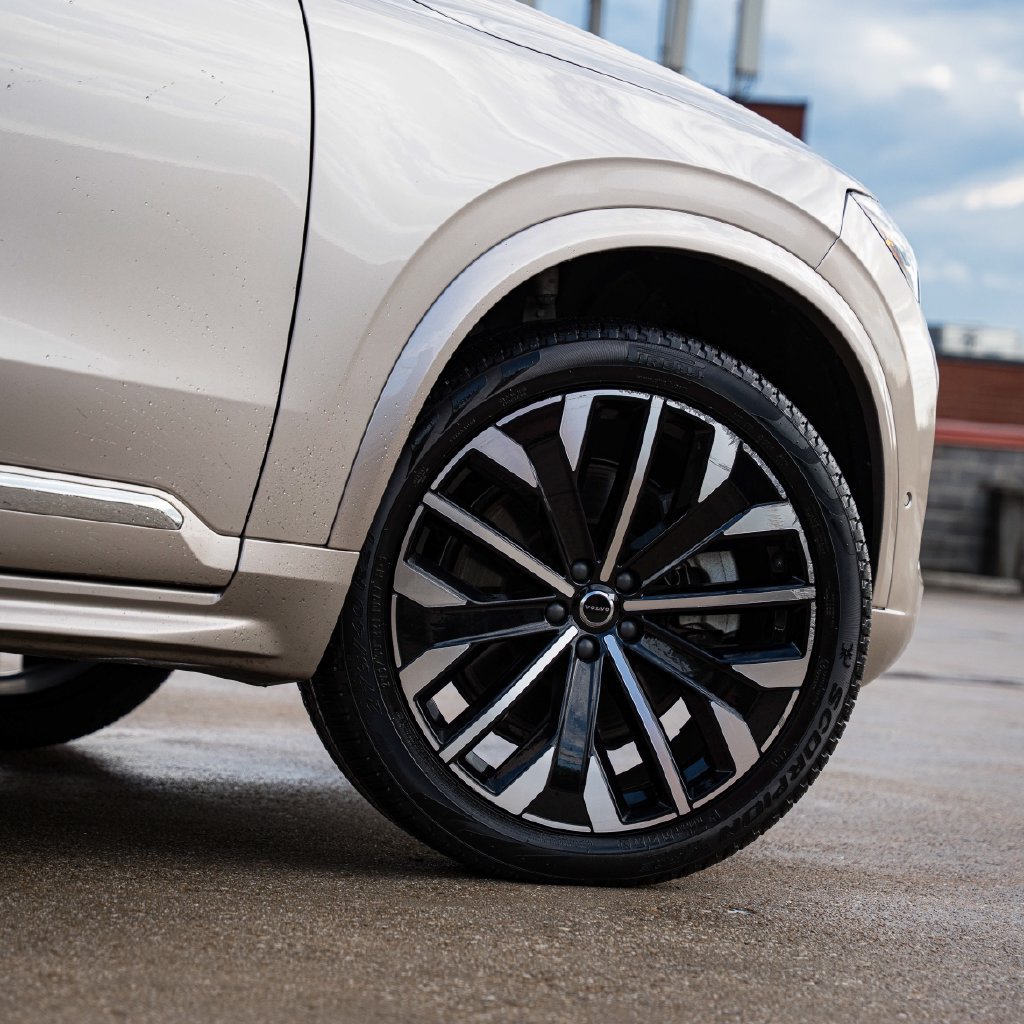 Certified 2025 Volvo XC90 T8 Plus w/ Protection Package Premier AWD/4WD image 9