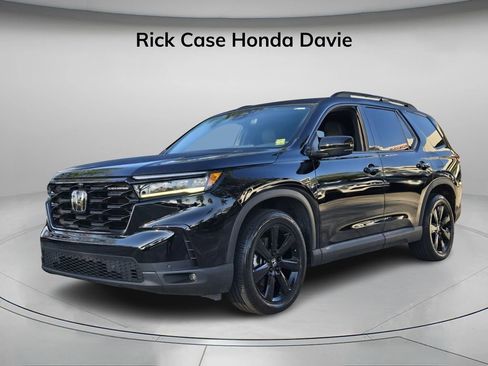 Certified 2025 Honda Pilot Black Edition image 8