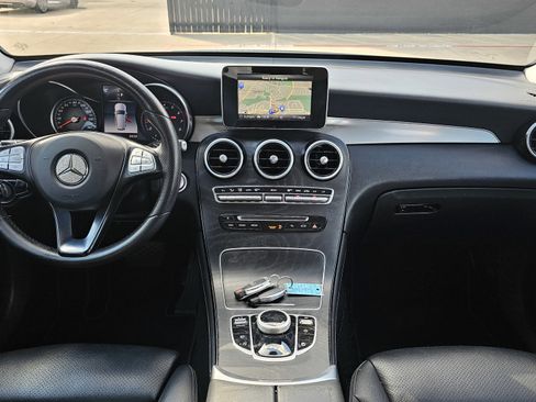 Used 2019 Mercedes-Benz GLC 300 w/ Premium Package image 34