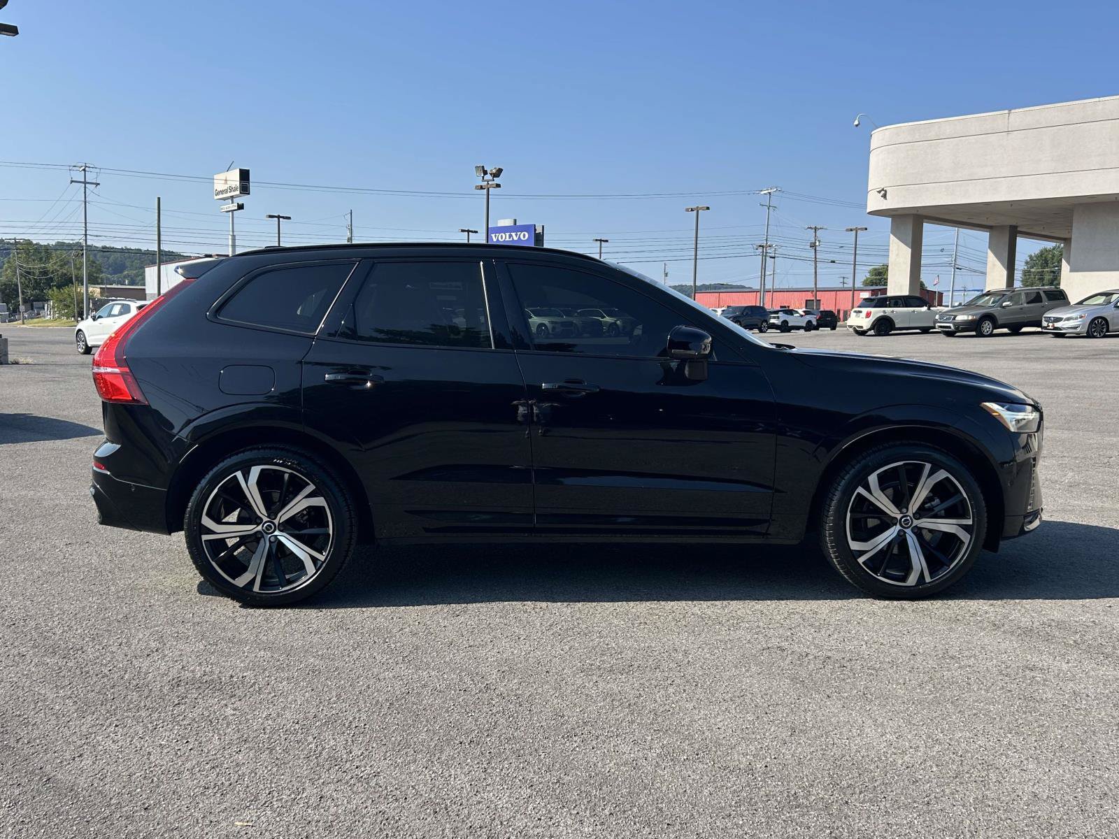 Certified 2024 Volvo XC60 B5 Ultimate w/ Protection Package Premier AWD/4WD image 8