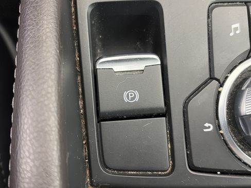 Used 2018 MAZDA MAZDA3 Touring FWD image 22