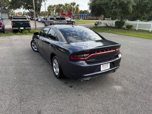 Used 2018 Dodge Charger SXT RWD image 4