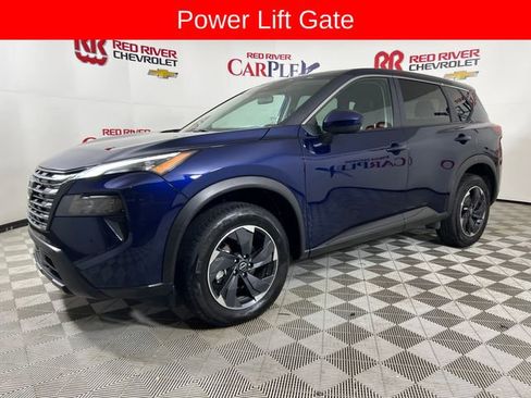 Used 2024 Nissan Rogue SV image 4