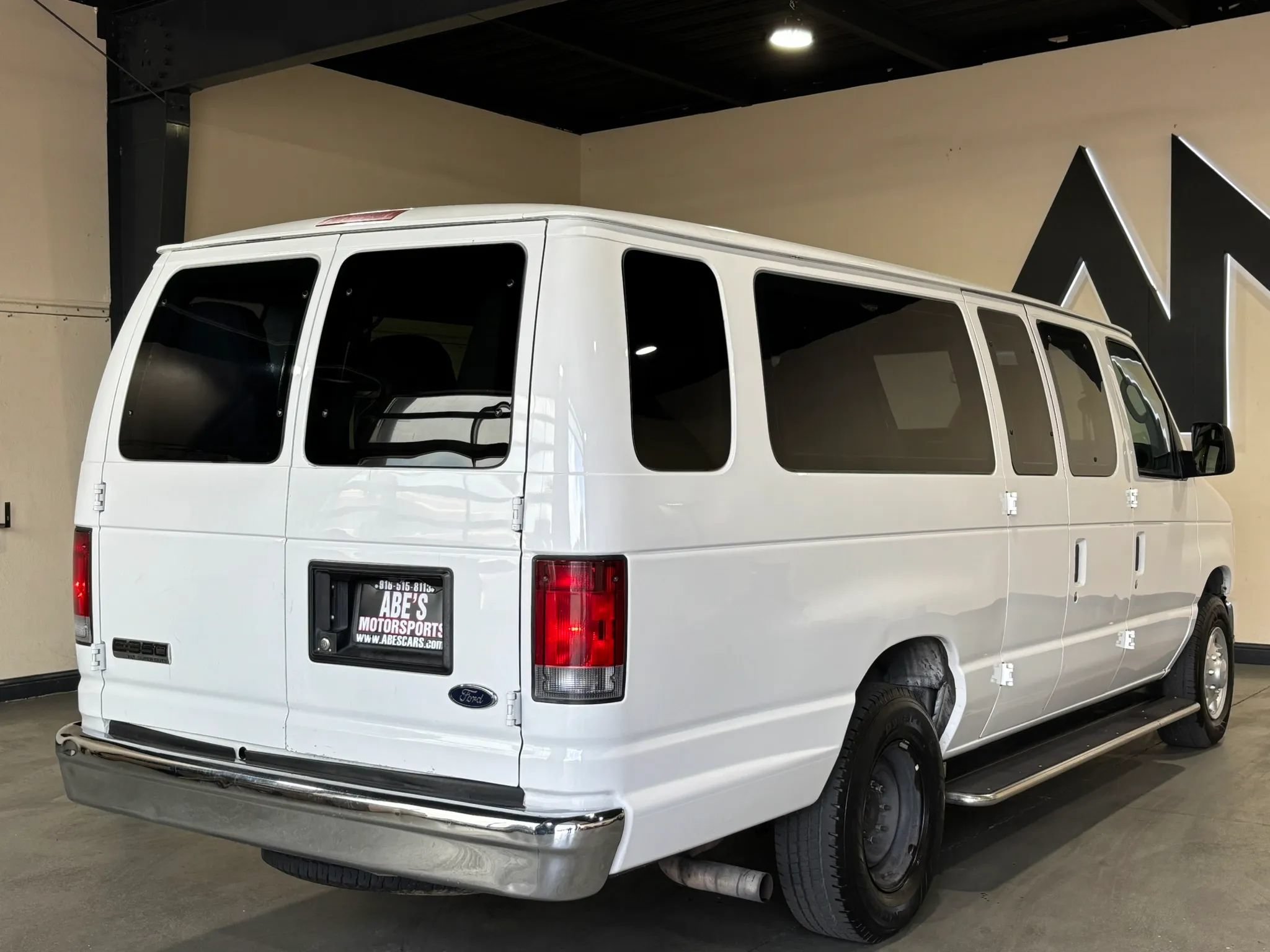 Used 2012 Ford E-350 and Econoline 350 XLT RWD image 4