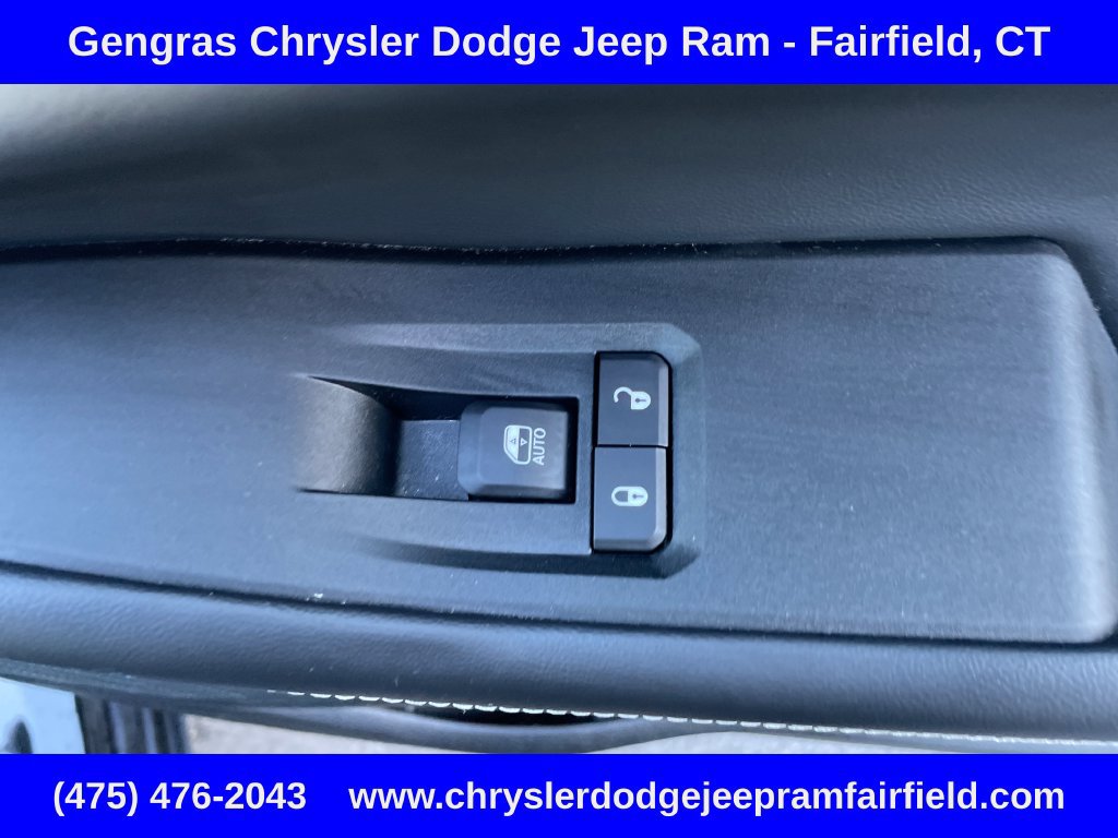 Used 2023 Jeep Grand Cherokee L Limited AWD/4WD image 17