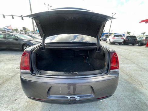 Used 2019 Chrysler 300 S AWD/4WD image 8