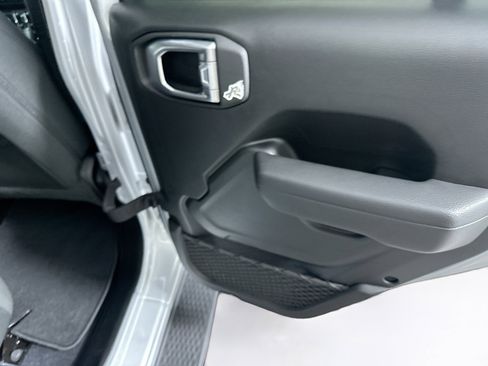 Used 2022 Jeep Wrangler Sport S image 27