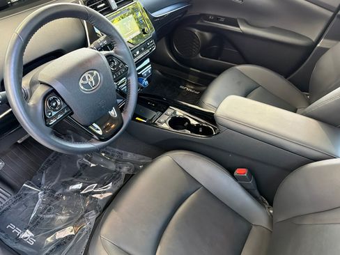 Used 2019 Toyota Prius XLE FWD image 11