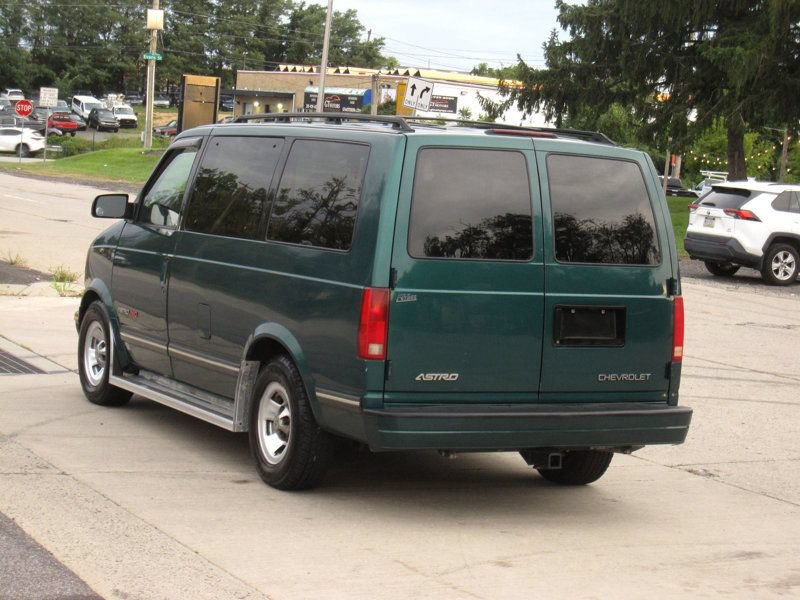Used 1998 Chevrolet Astro AWD Passenger image 13
