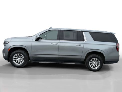 Used 2023 Chevrolet Suburban LT image 2