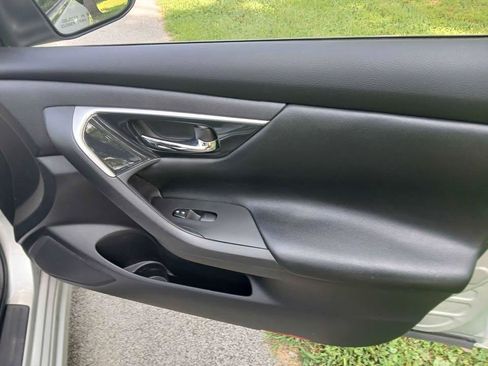 Used 2013 Nissan Altima 2.5 S FWD image 11