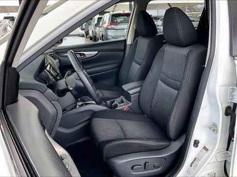 Certified 2019 Nissan Rogue SV image 8