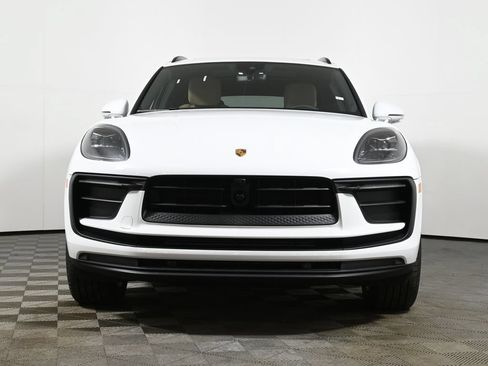 Used 2026 Porsche Macan AWD/4WD image 10