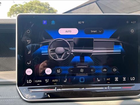 New 2026 Volkswagen Tiguan SE FWD image 19