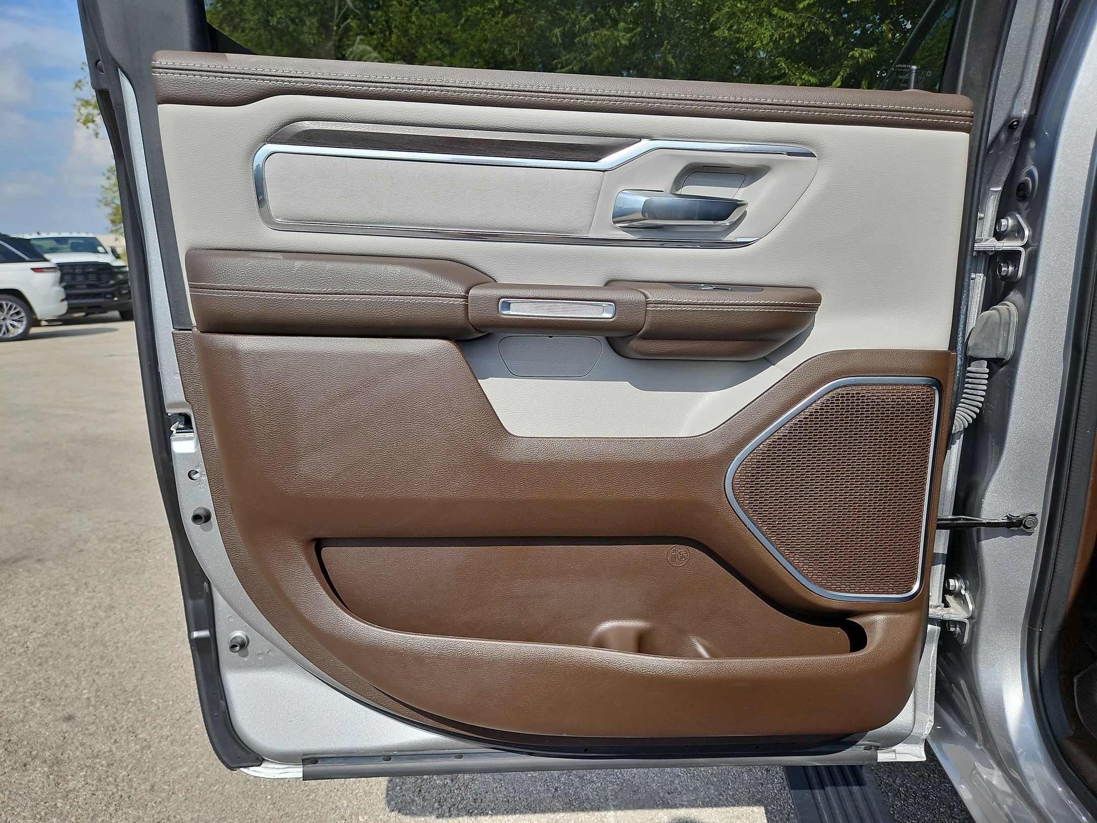 Used 2025 RAM 1500 Laramie w/ Laramie Southwest Edition AWD/4WD image 14