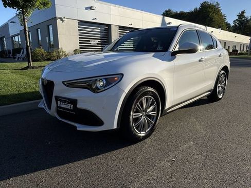 Used 2023 Alfa Romeo Stelvio Sprint AWD/4WD image 4