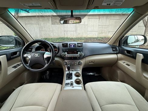 Used 2011 Toyota Highlander 2WD w/ Tech Pkg image 18
