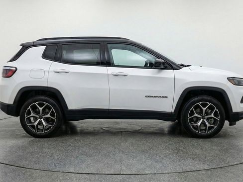 Used 2025 Jeep Compass Limited image 11