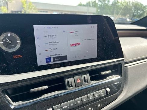 Used 2025 Lexus ES 350 w/ Premium Package FWD image 12