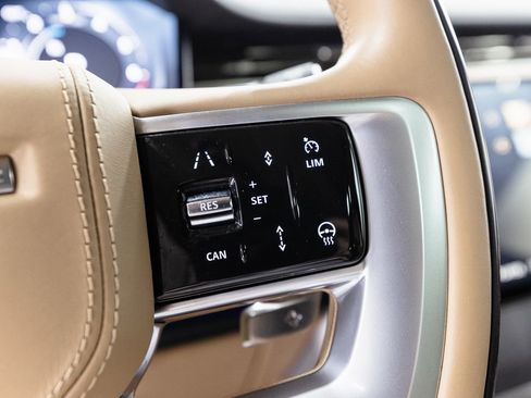 Used 2024 Land Rover Range Rover Autobiography image 12