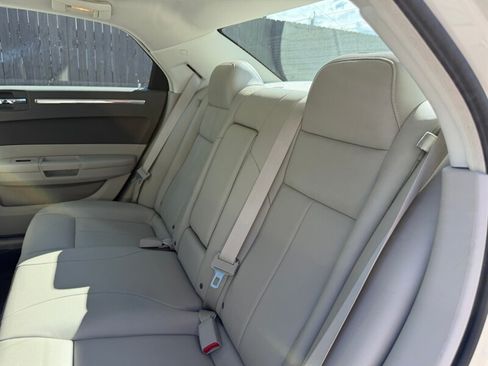 Used 2009 Chrysler 300 Touring RWD image 24