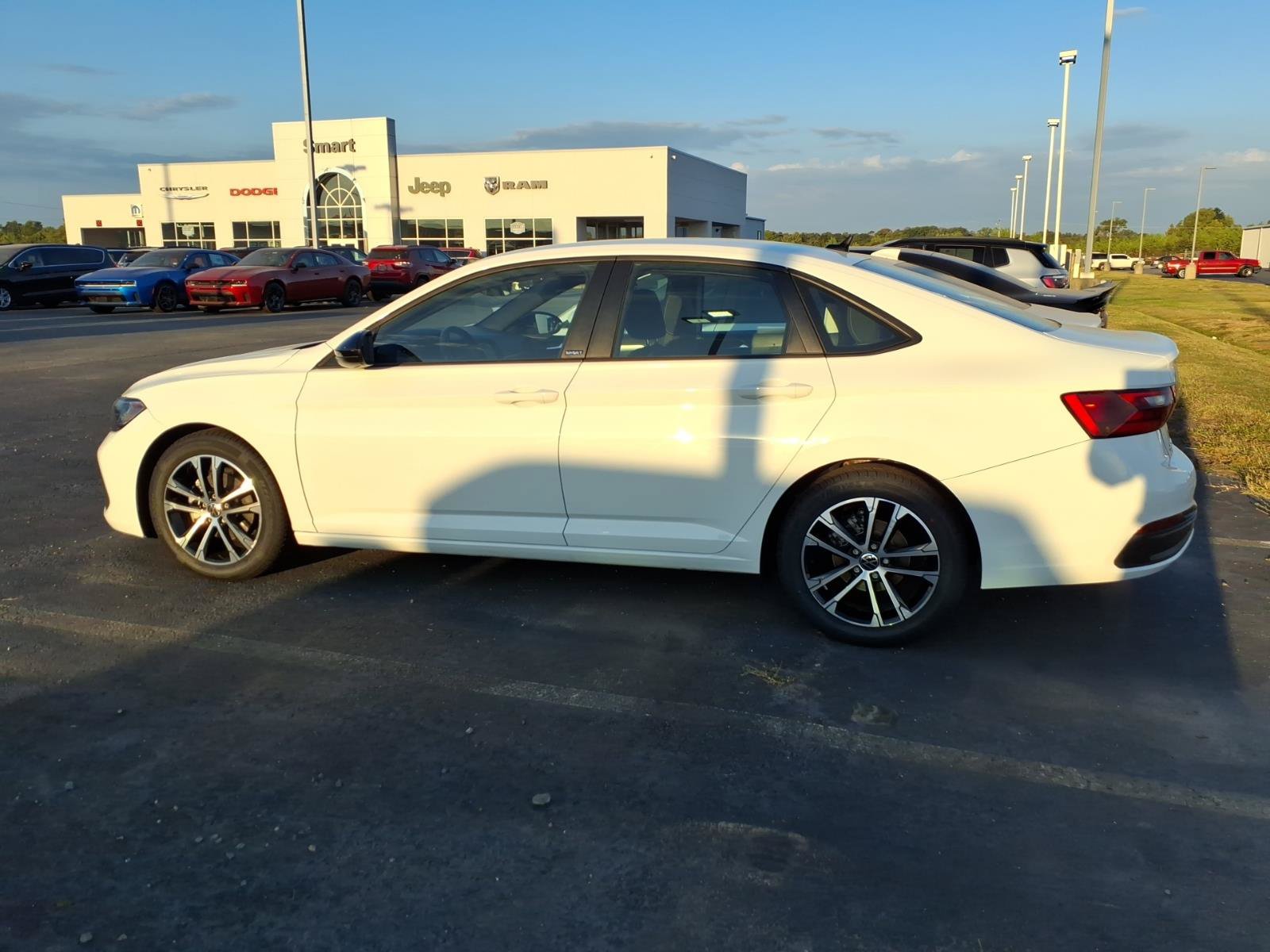 Used 2024 Volkswagen Jetta Sport FWD image 3
