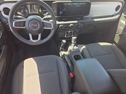 Used 2025 Jeep Wrangler Unlimited Sahara w/ Safety Group AWD/4WD image 9