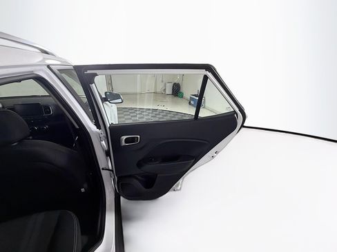 Used 2025 Hyundai Venue SEL FWD image 29
