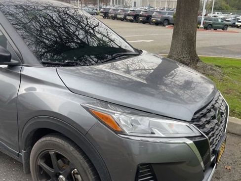 Used 2021 Nissan Kicks S image 4