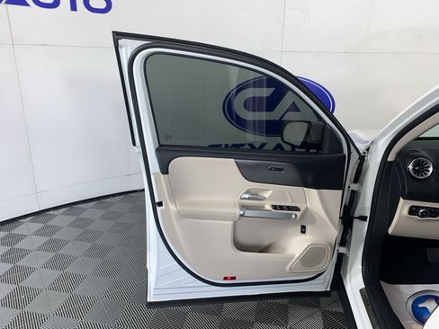 Used 2022 Mercedes-Benz GLB 250 4MATIC w/ Premium Package Lite image 13