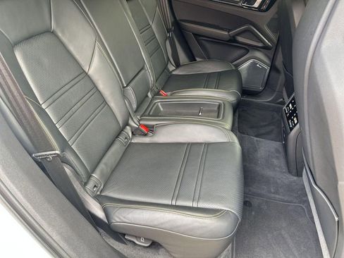 Used 2023 Porsche Cayenne Turbo GT image 31