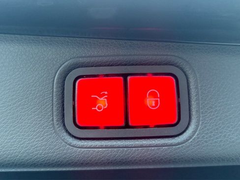 Used 2018 Mercedes-Benz E 300 image 49