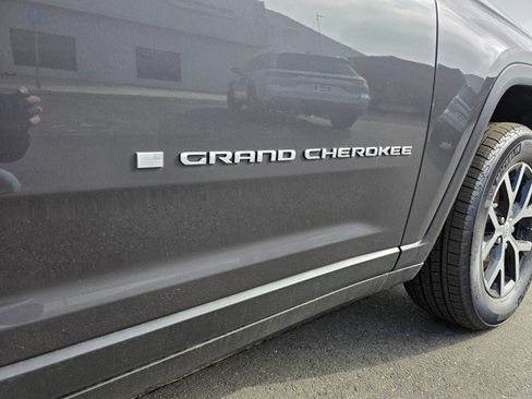 New 2025 Jeep Grand Cherokee L Limited w/ Trailer Tow Package image 10