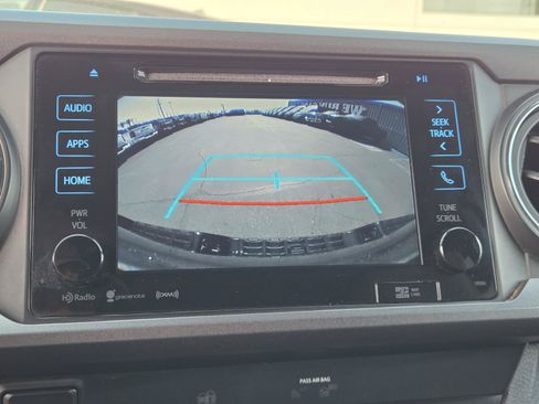 Used 2019 Toyota Tacoma TRD Off-Road w/ Technology Package RWD image 9