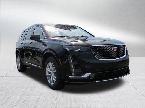 New 2025 Cadillac XT6 Luxury image 9