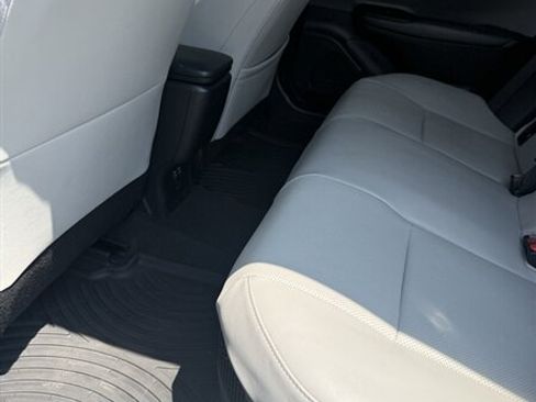 Used 2024 Toyota Prius XLE FWD image 33