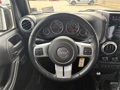 Used 2016 Jeep Wrangler Unlimited Rubicon image 24