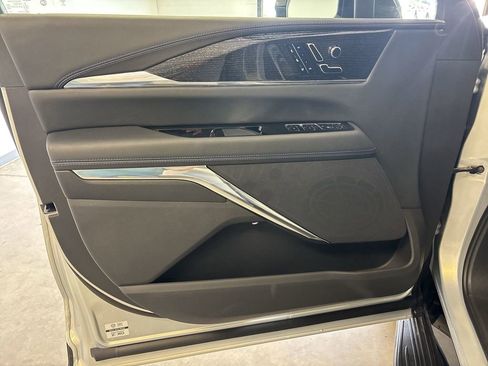 New 2025 Cadillac Escalade IQ Luxury 1 w/ LPO, Radiant Package image 31